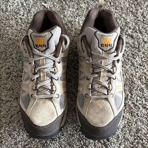 New Balance Men's Gray and Brown Athletic Shoes